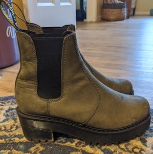 Rometty Moldova Leather Platform Chelsea Boots